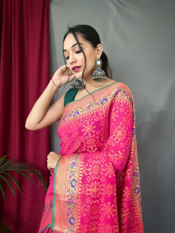 Pink_Pure_Bandhej_Patola_Silk_Sarees_with_Minakari_Work_With_Blouse_Piece_Attached